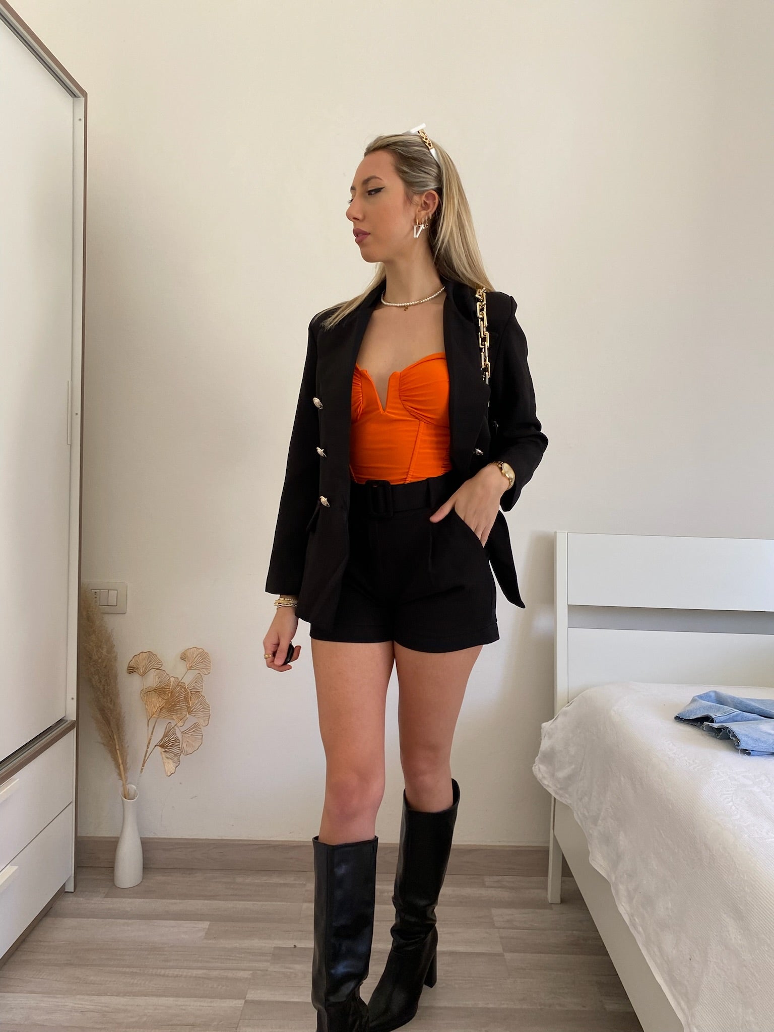 Completo giacca con bottoni e short nero - R.a. Boutique 