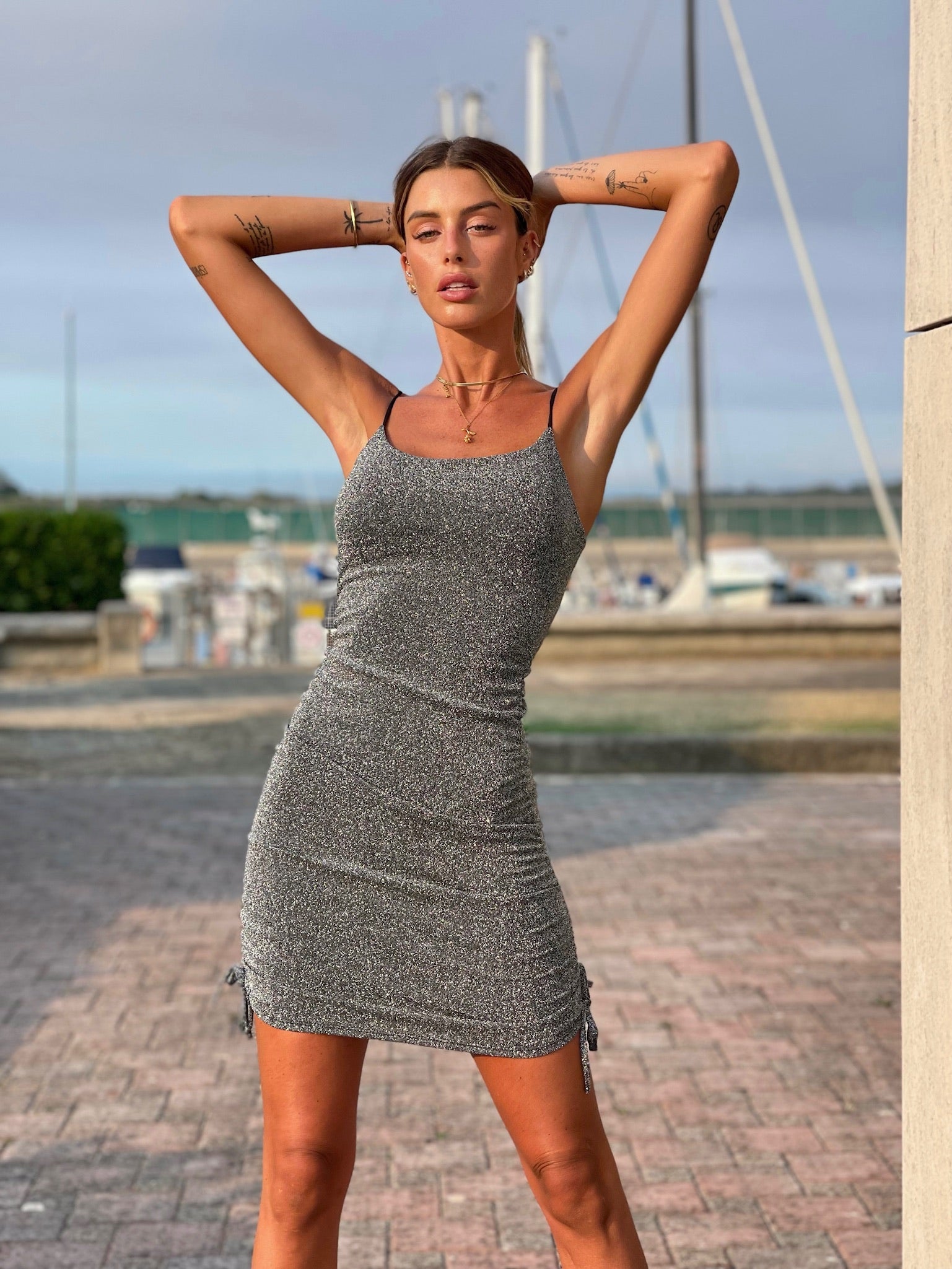 Abito glitter con arricciature - R.a. Boutique 