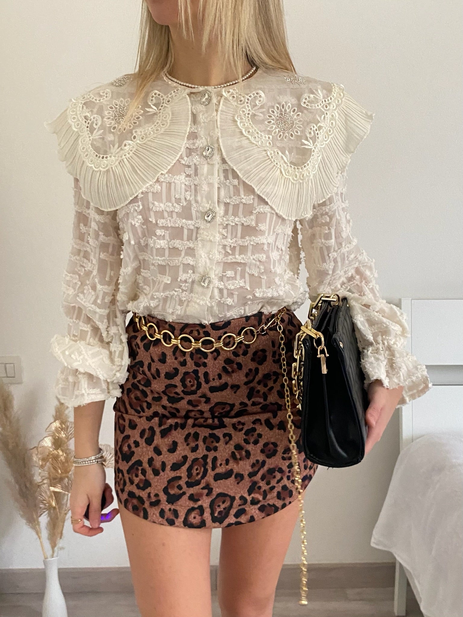 Camicia in pizzo beige con ricami - R.a. Boutique 