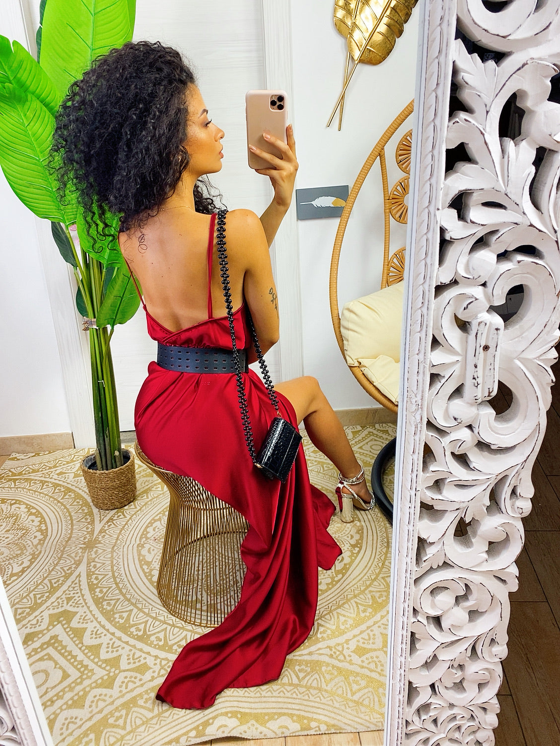 Abito in raso con maxi spacco rosso - R.a. Boutique 