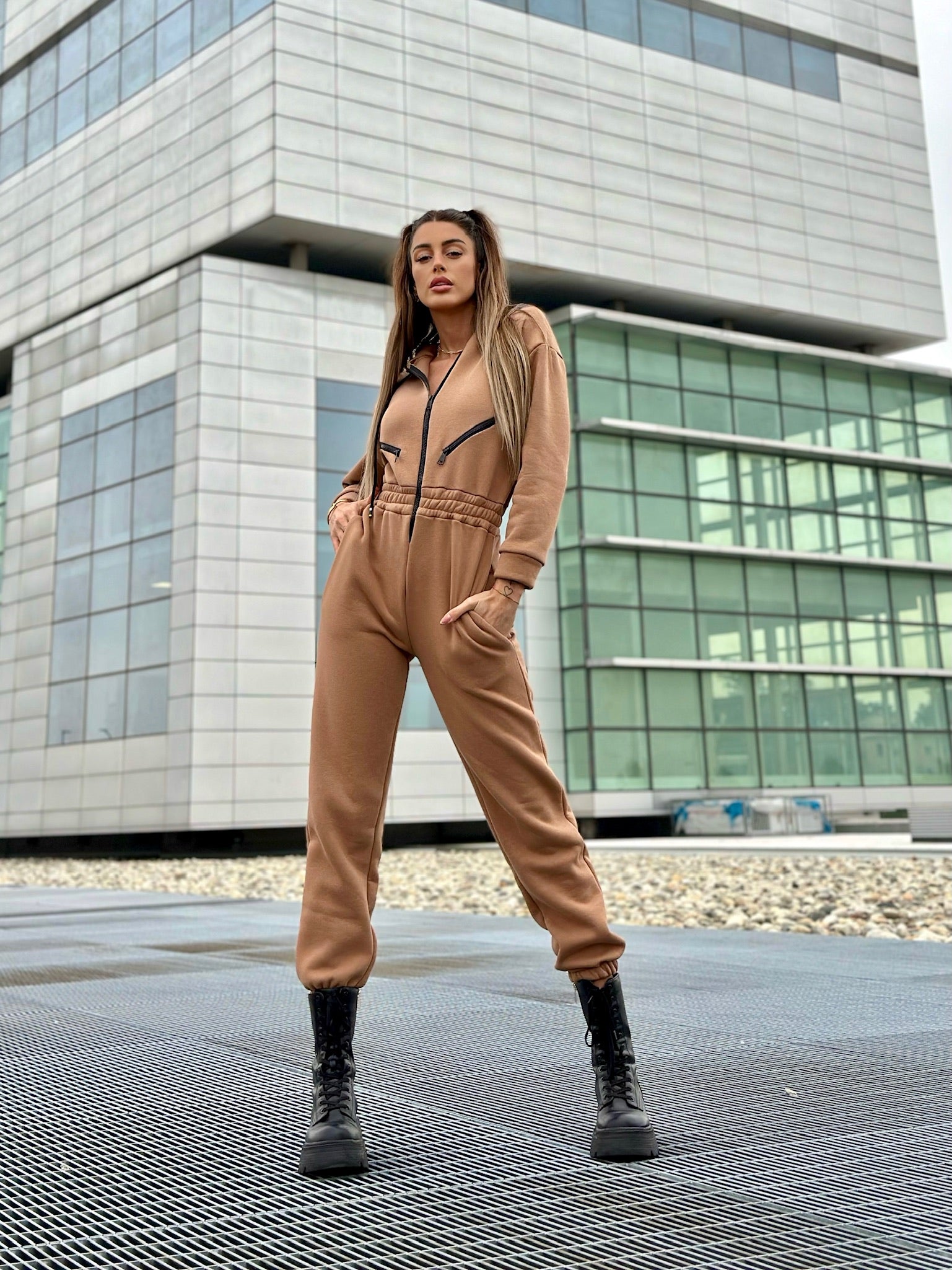 Tuta intera Camel con zip - R.a. Boutique 