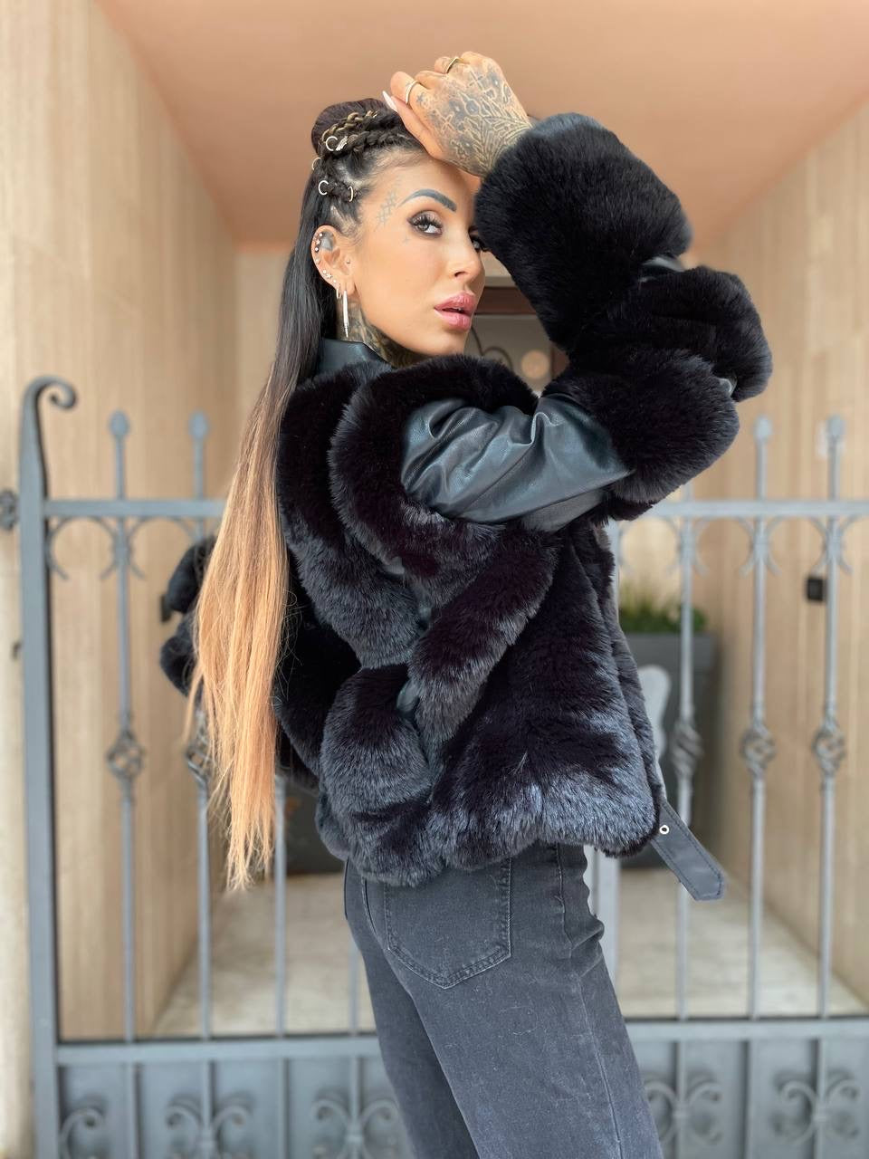 Giaccone nero con eco-pelo - R.a. Boutique 