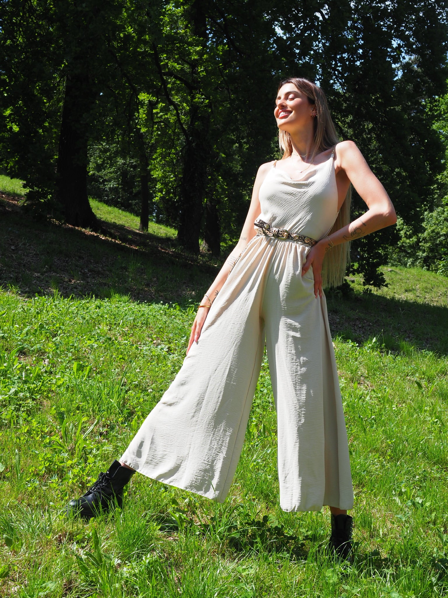 Tuta beige a palazzo spalline in catena - R.a. Boutique 