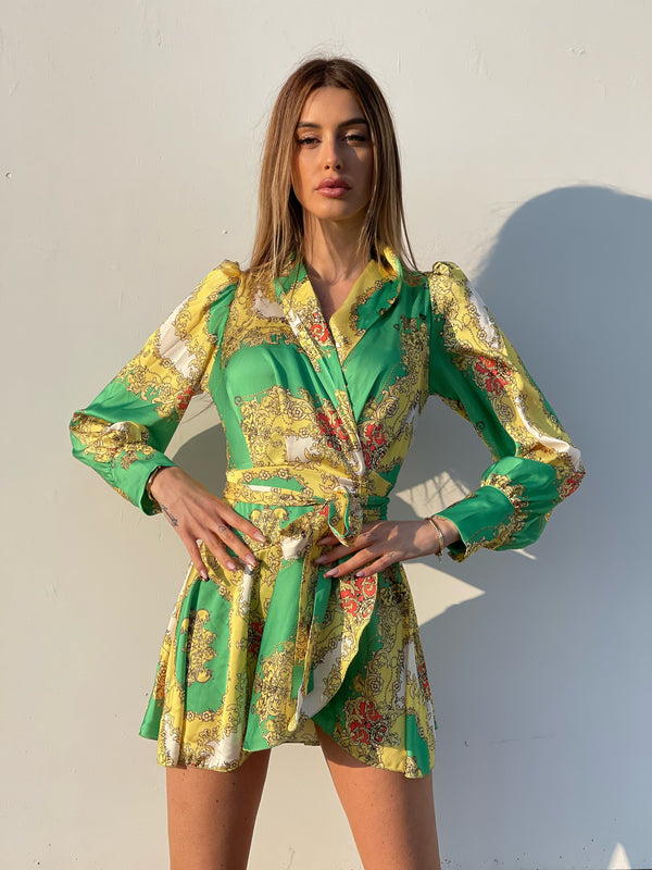 Gelbes und grünes ethnisches Kleid