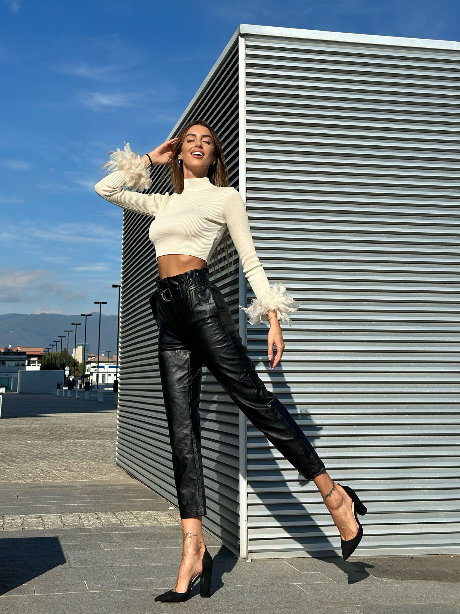 Pantalone in ecopelle con cintura - R.a. Boutique 