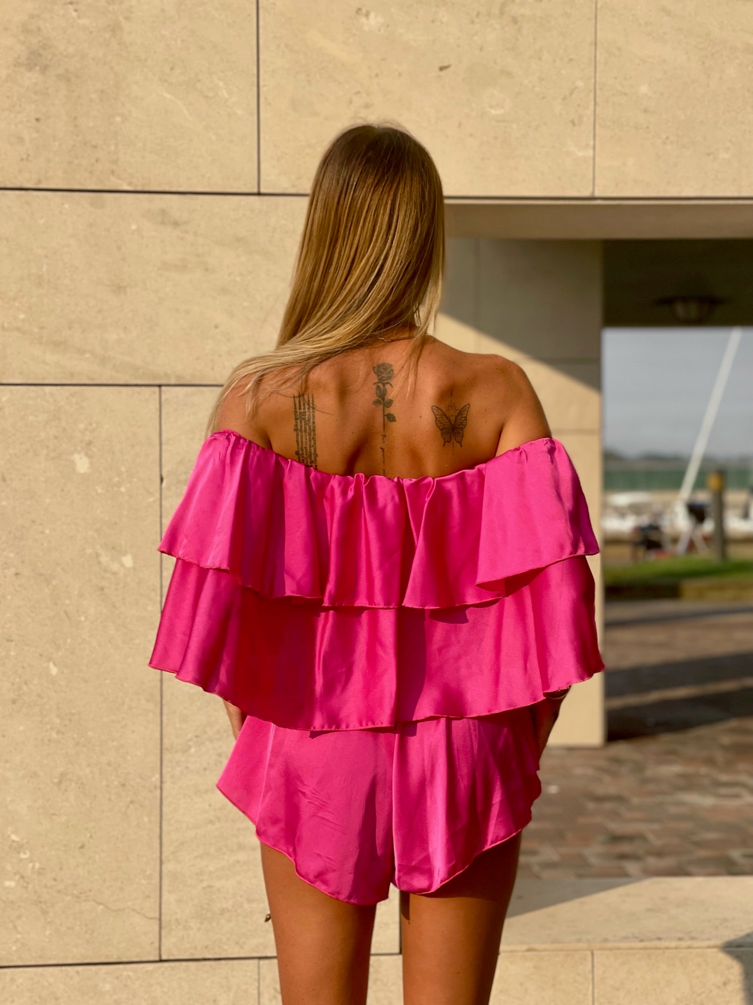 Tutina Fuxia scollo a barchetta e balze - R.a. Boutique 