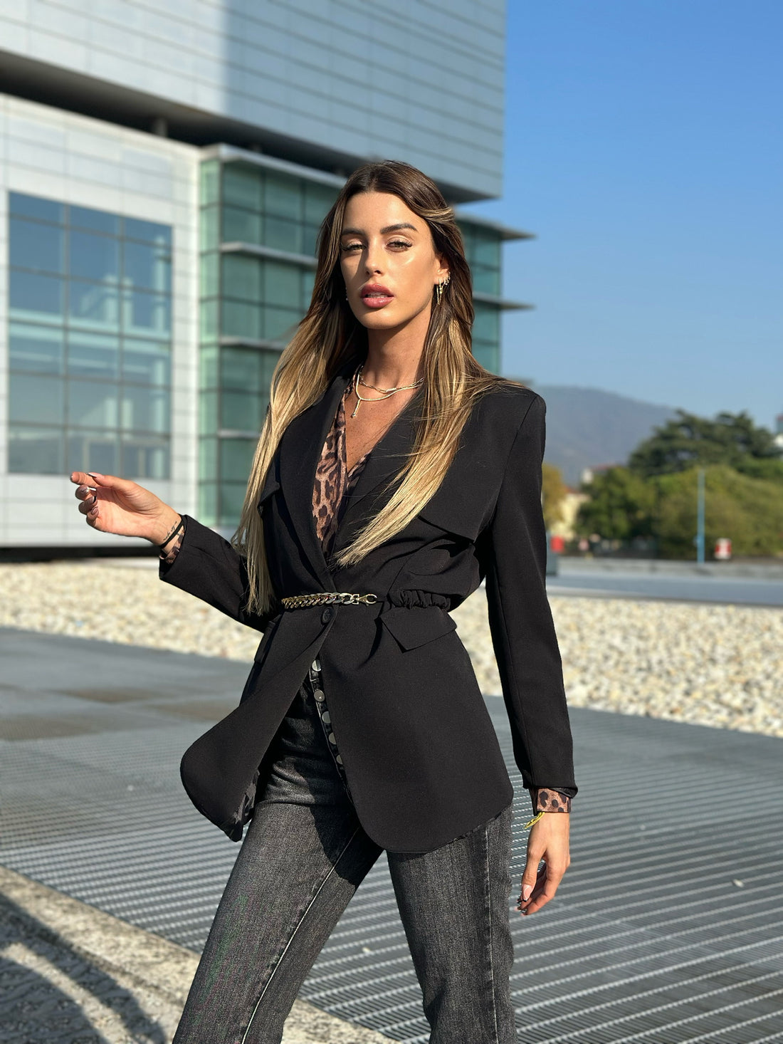 Blazer over nero con cintura - R.a. Boutique 