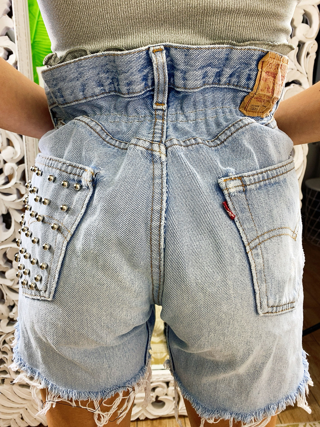 Short Vintage Levi’s jeans medio chiaro con borchie argento - R.a. Boutique 