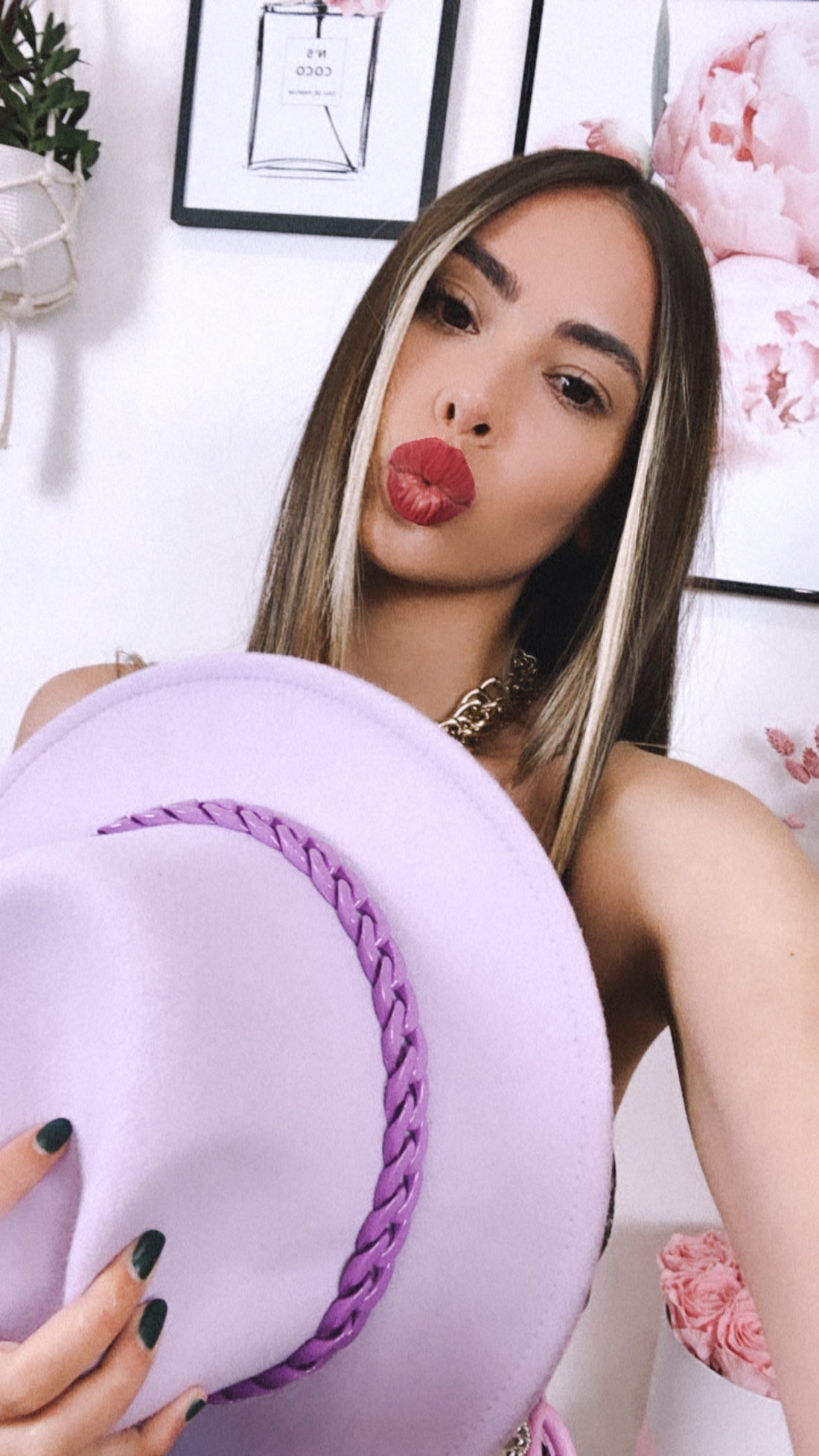 Cappello lilla con catena lilla - R.a. Boutique 