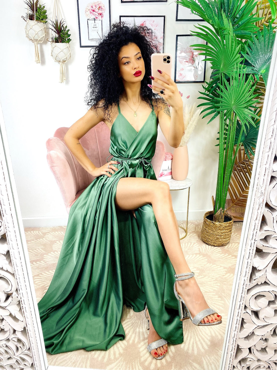 Abito in raso con maxi spacco verde militare - R.a. Boutique 