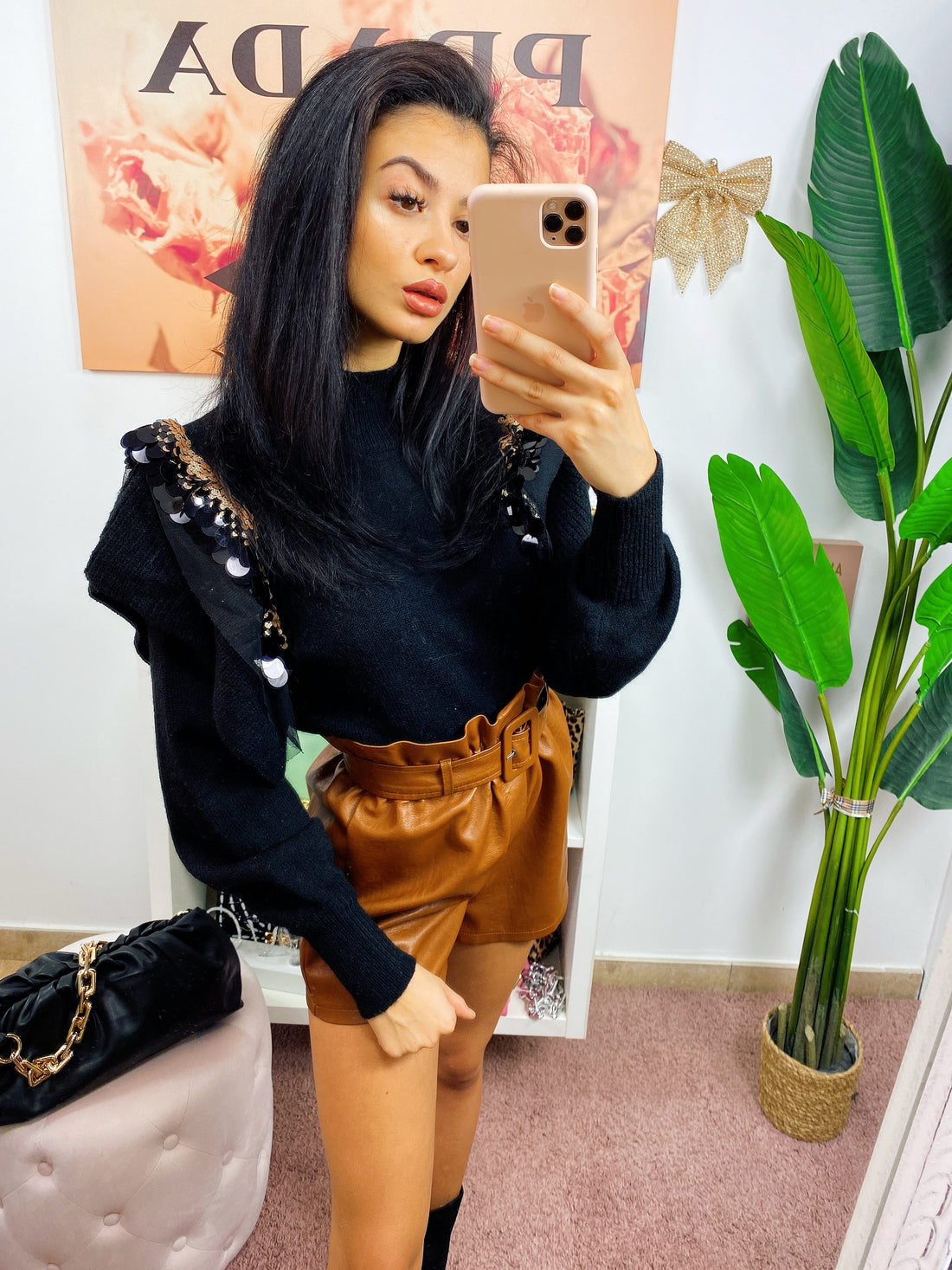 Maglione nero ricamato con paillettes - R.a. Boutique 