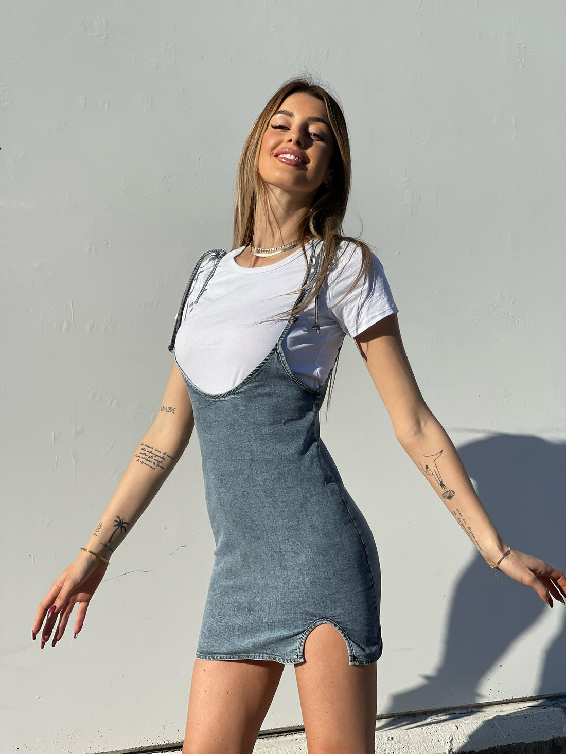 Abito in jeans con t-shirt - R.a. Boutique 