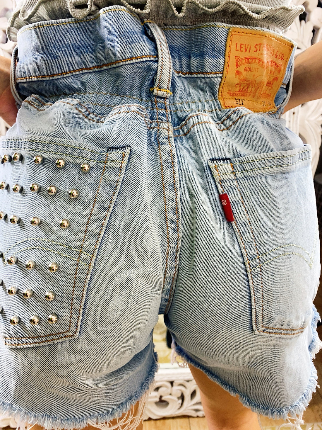 Short Vintage Levi’s jeans medio chiaro con borchie argento - R.a. Boutique 