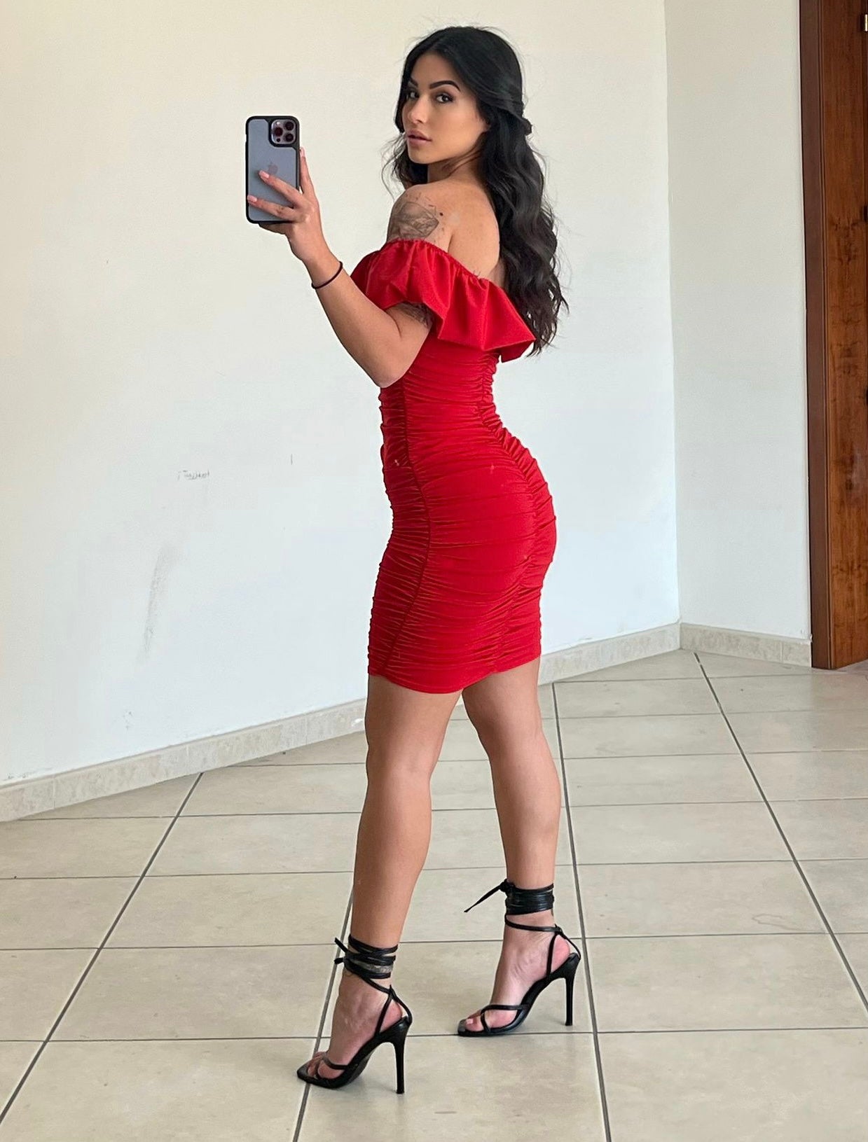 Abito aderente rosso con scollo a barchetta - R.a. Boutique 