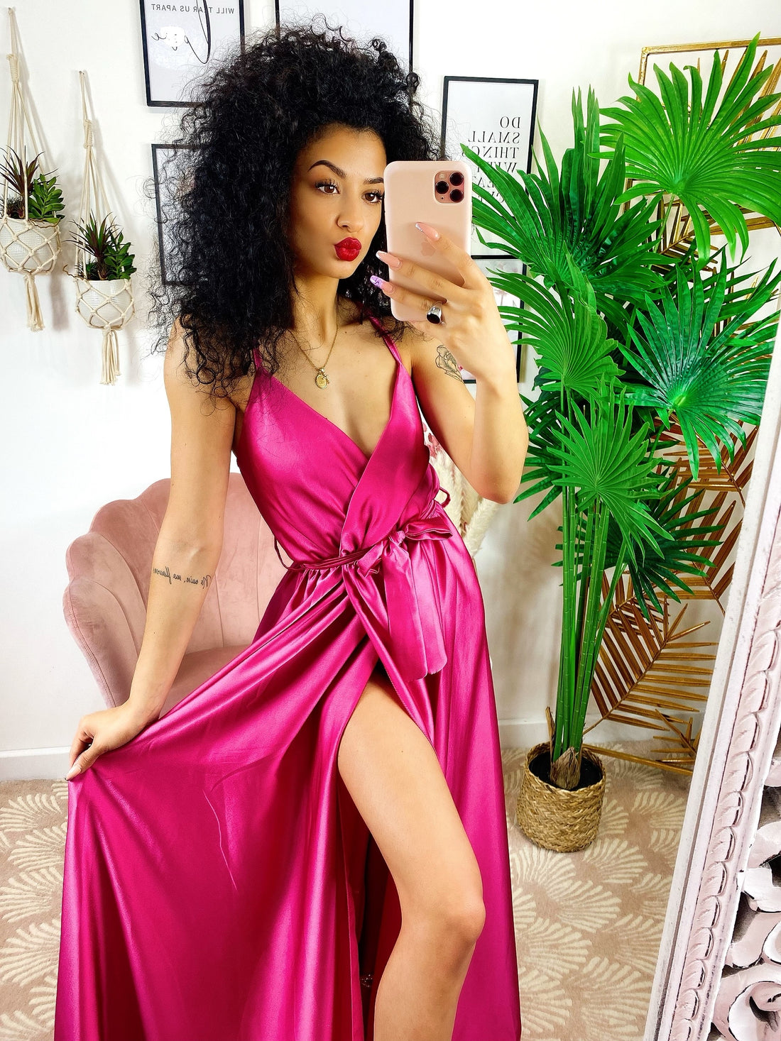 Abito in raso con maxi spacco peonia - R.a. Boutique 