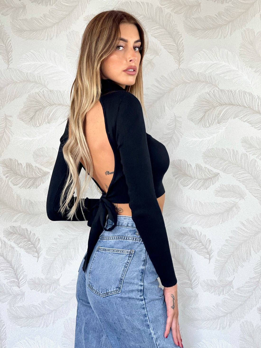 Maglioncino schiena aperta con fiocco Nero - R.a. Boutique 