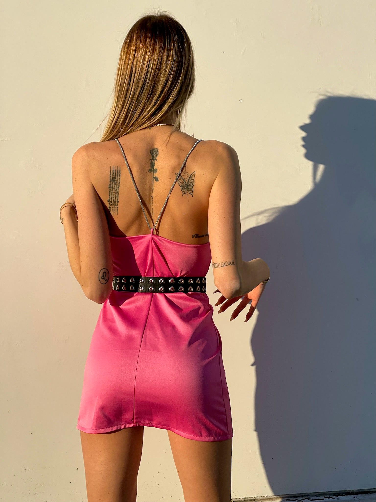 Abito in raso rosa barbie con dettaglio luce - R.a. Boutique 