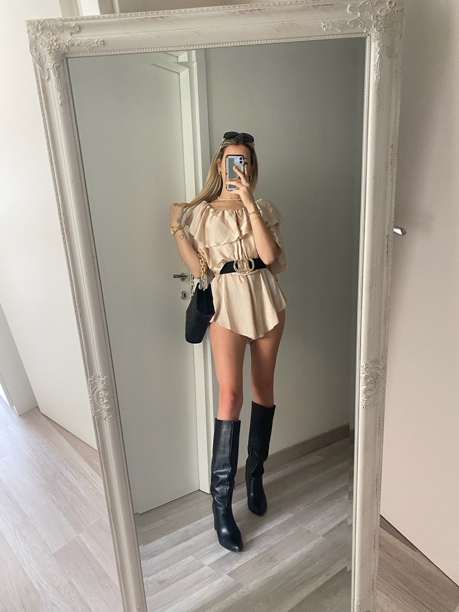 Tutina beige scollo a barchetta e balze - R.a. Boutique 