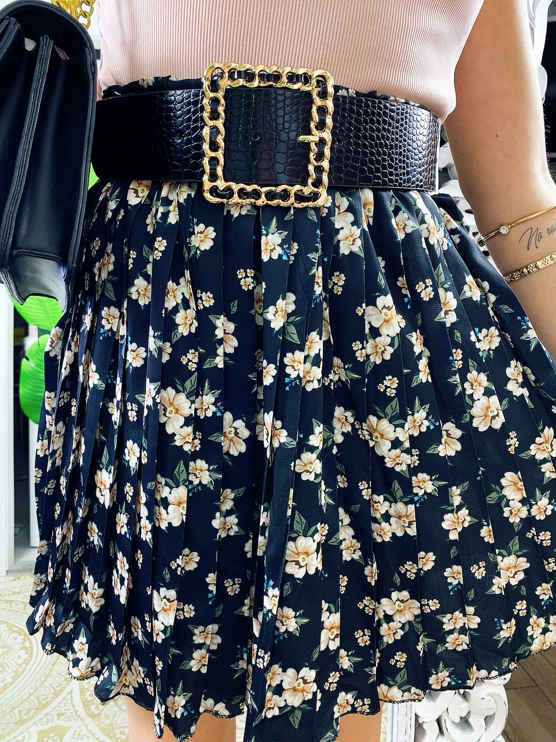 Gonna a pieghine nera con fiorellini - R.a. Boutique 