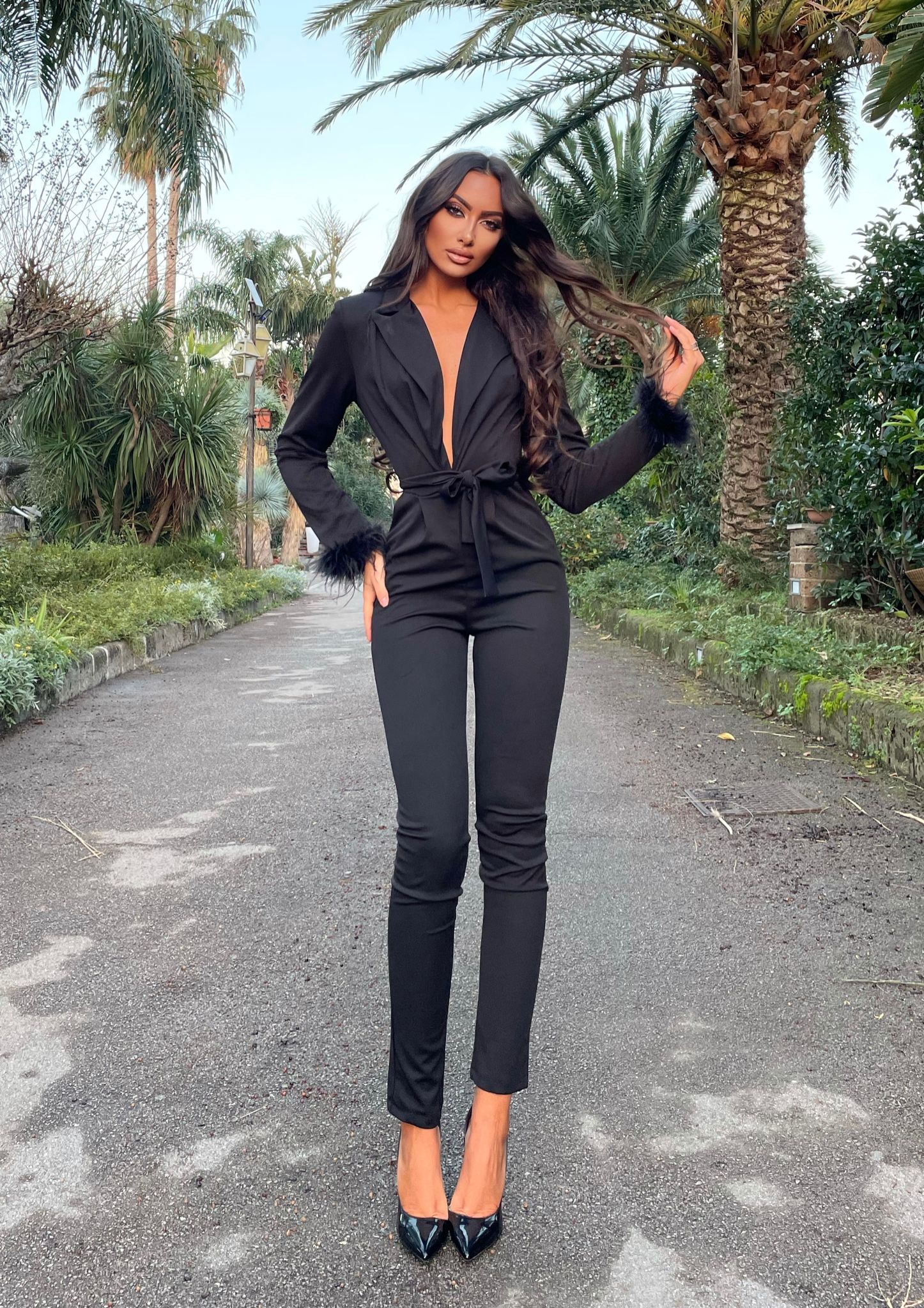Tuta nera con piume - R.a. Boutique 
