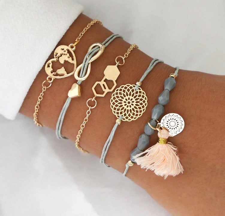 Bracciale con infinito e dettagli rosa grigio - R.a. Boutique 