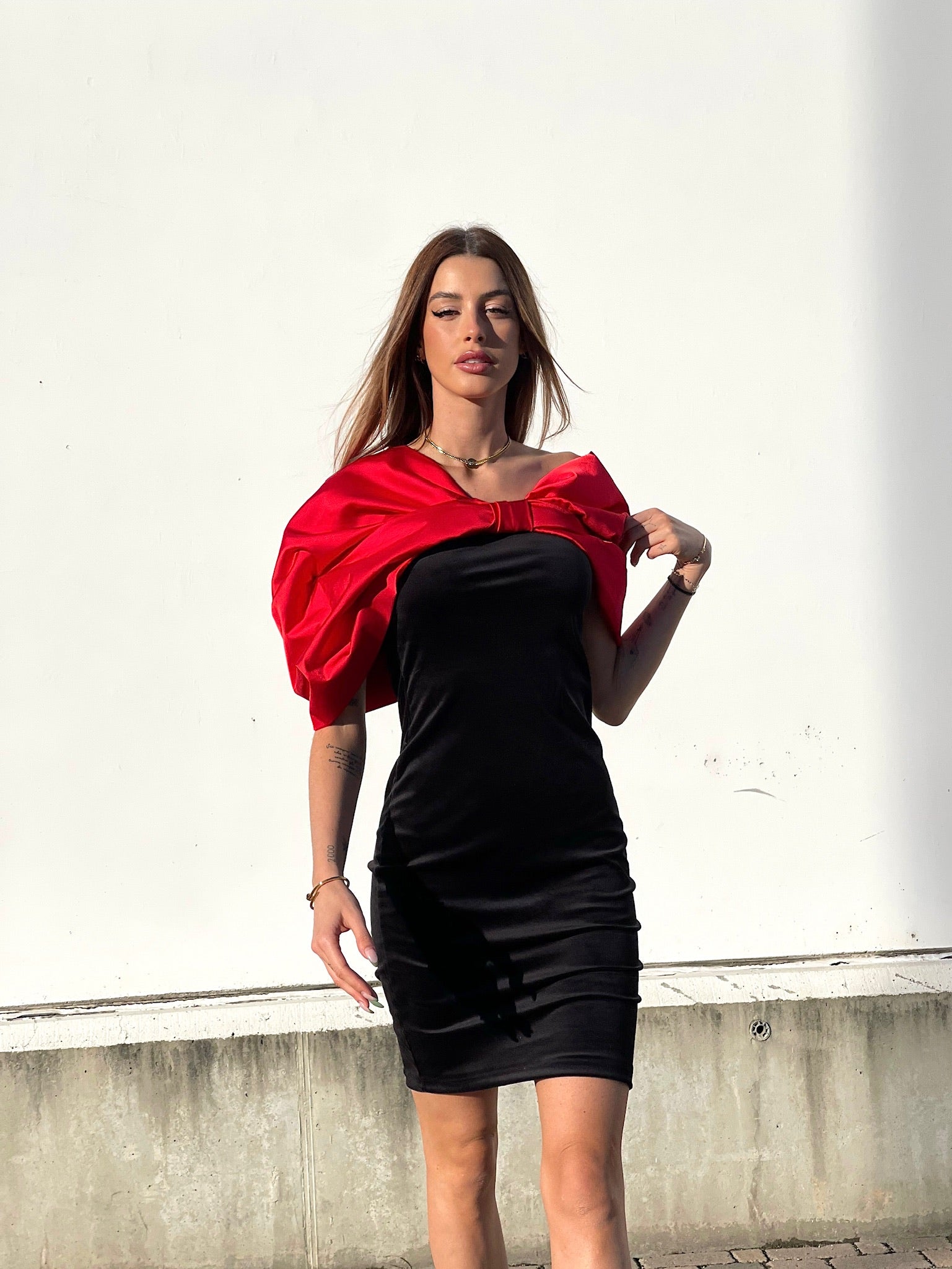 Abito in velluto con maxi fiocco rosso - R.a. Boutique 