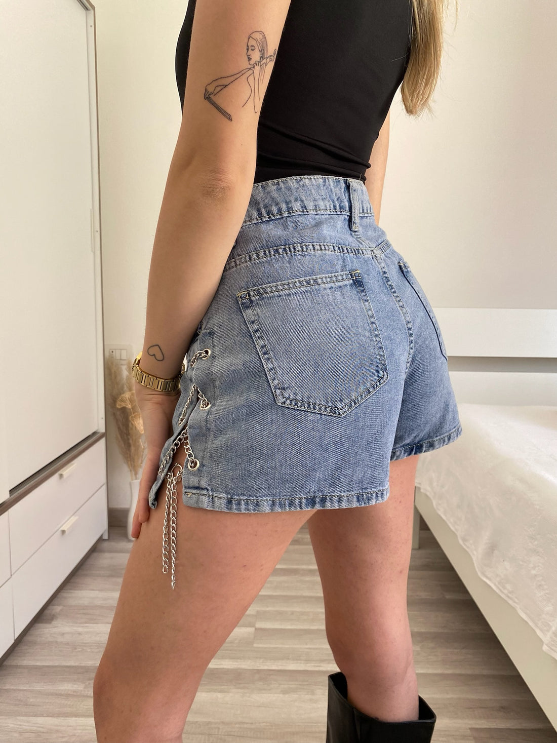 Short in jeans con catene laterali - R.a. Boutique 