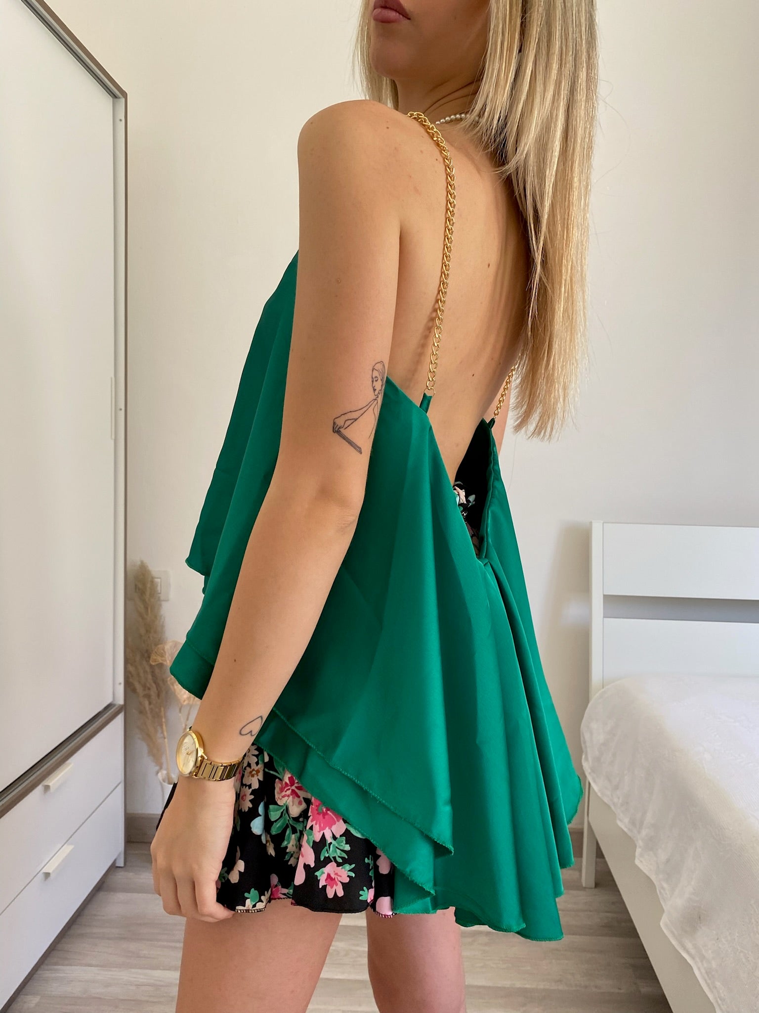 Canotta in raso verde spalline in catena - R.a. Boutique 