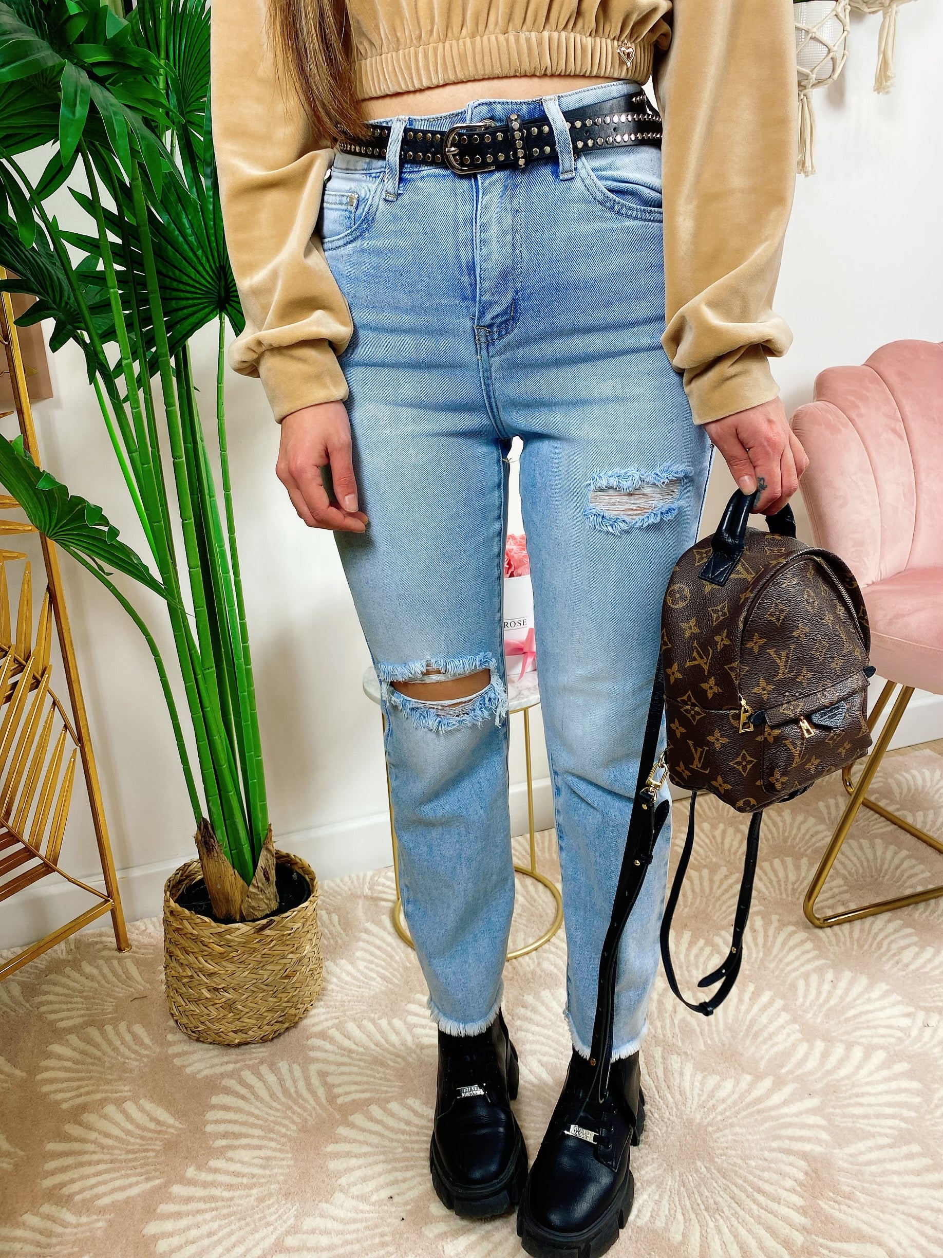 Jeans con strappi e cintura compresa - R.a. Boutique 