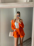 Completo giacca e short arancio - R.a. Boutique 