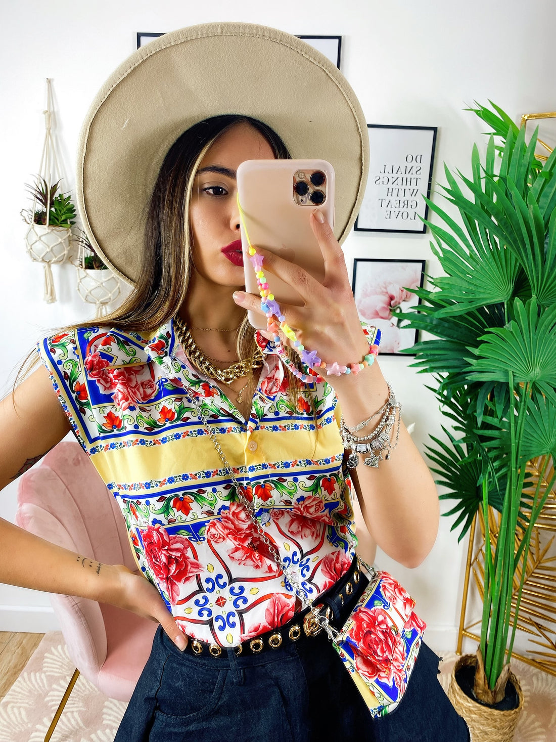 Camicia smanicata con borsetta base gialla - R.a. Boutique 