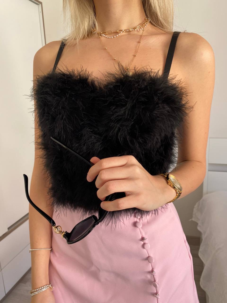 Top nero con piume - R.a. Boutique 