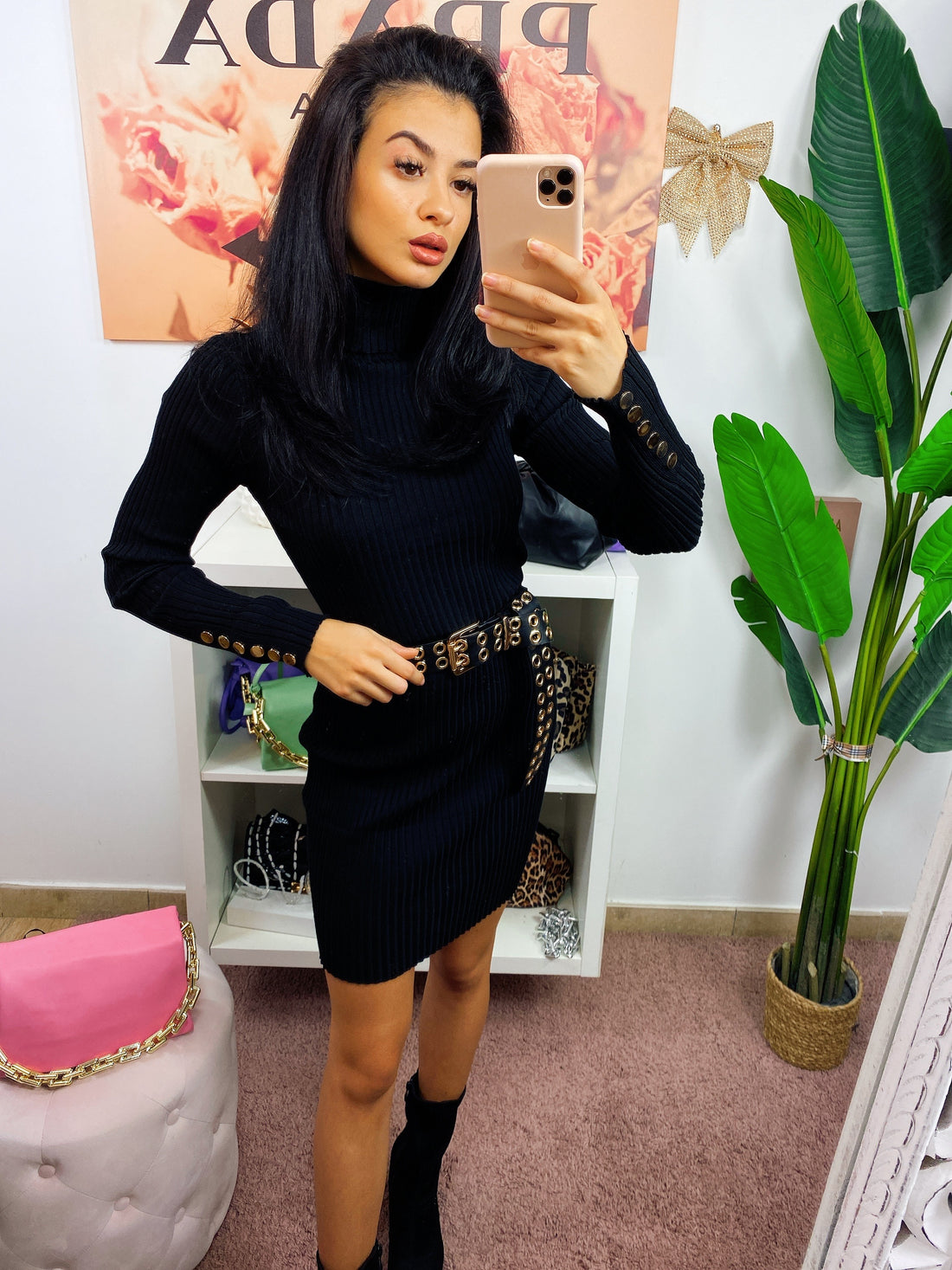 Abito aderente nero collo alto bottoncini oro - R.a. Boutique 