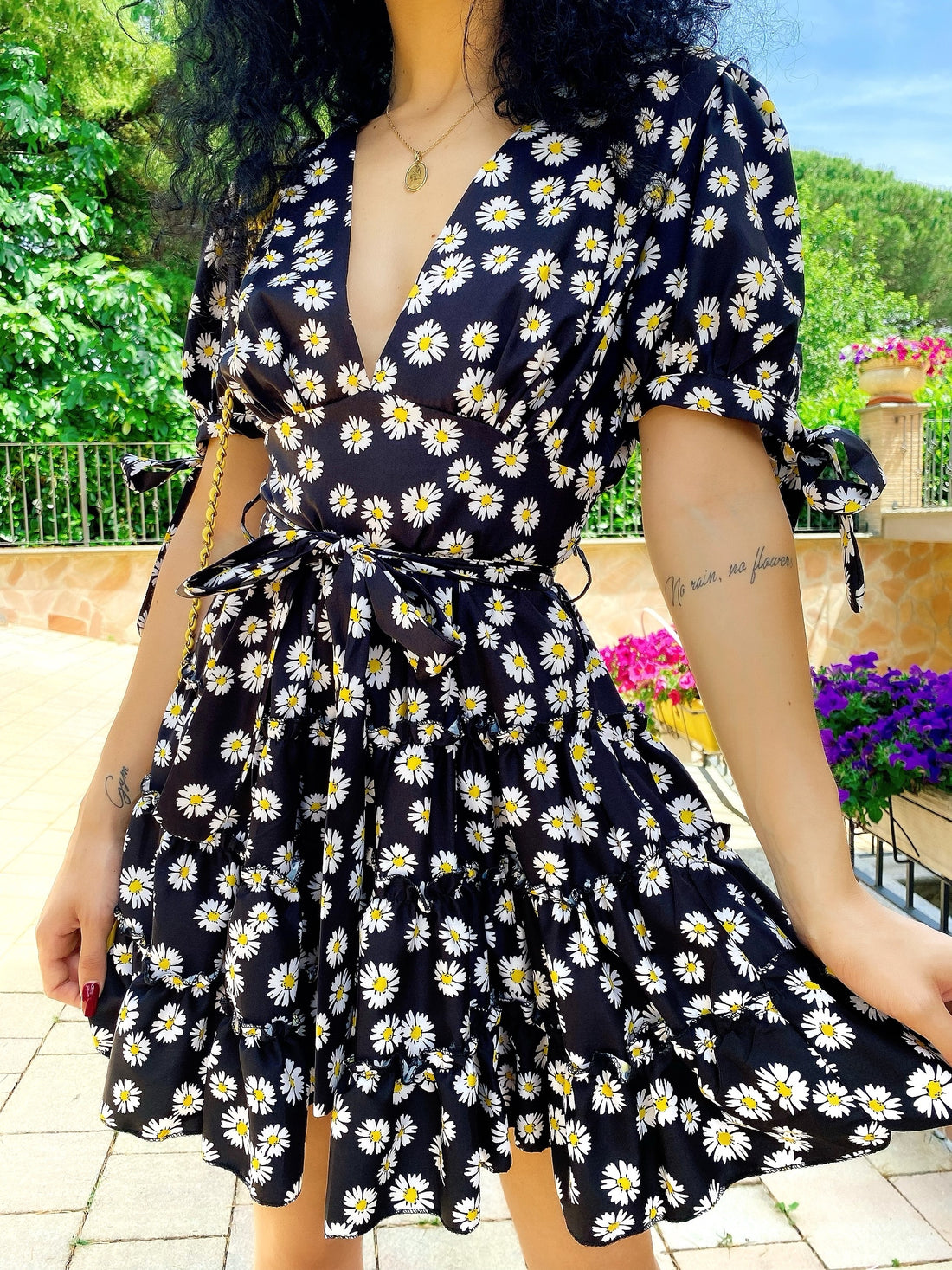 Abito a balze con Margherite - R.a. Boutique 