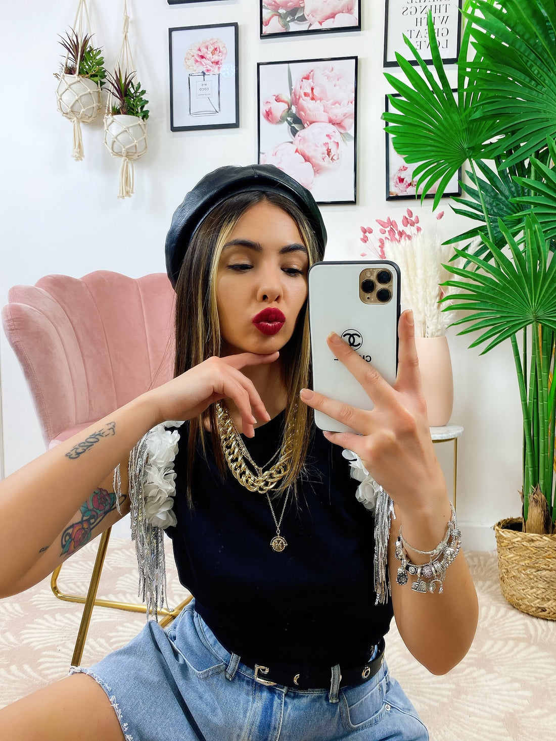 T-shirt con fiori e ciondoli nera - R.a. Boutique 