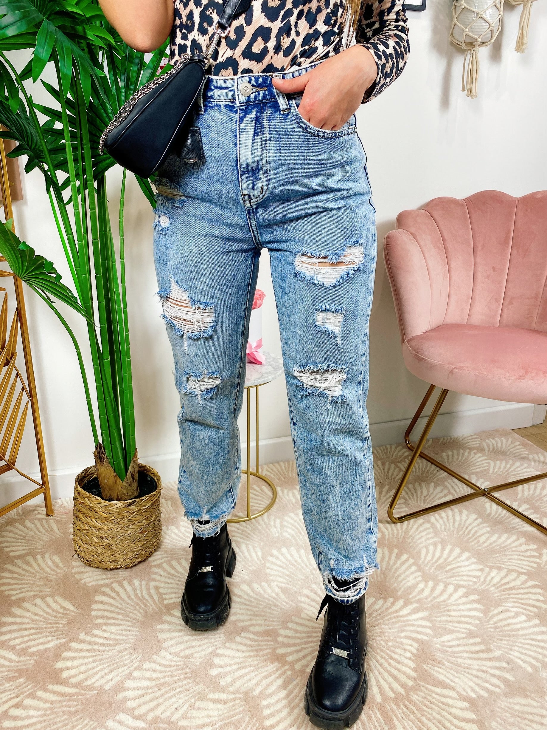 Jeans con strappi sfrangiato sotto - R.a. Boutique 