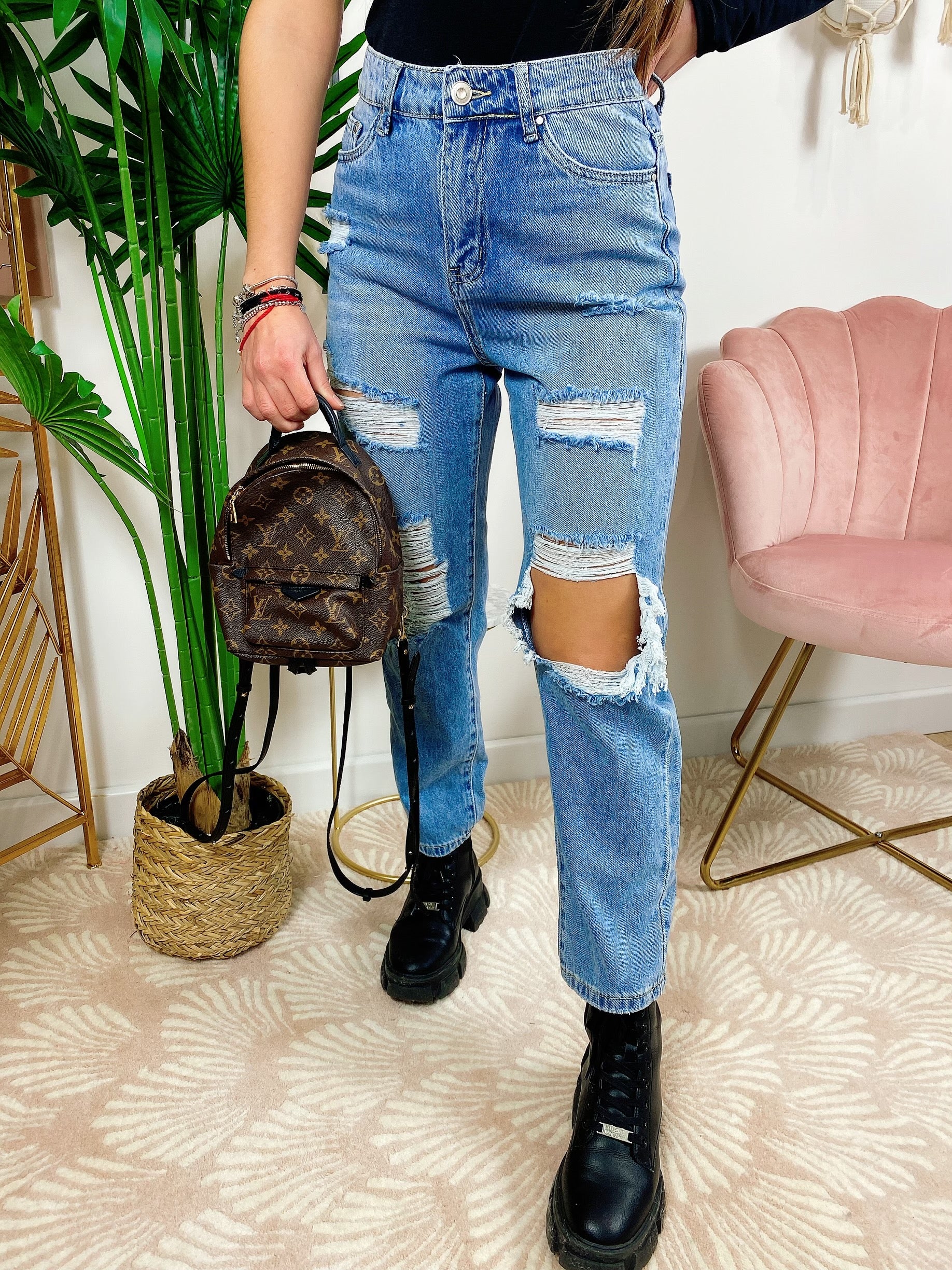 Jeans con strappi - R.a. Boutique 