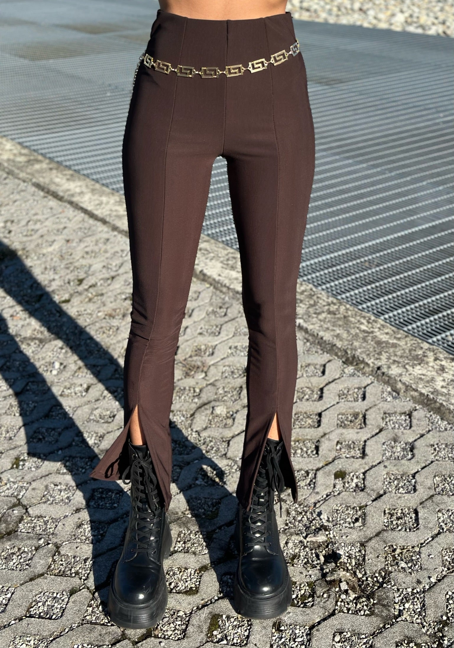 Pantalone con spacchetto marrone - R.a. Boutique 