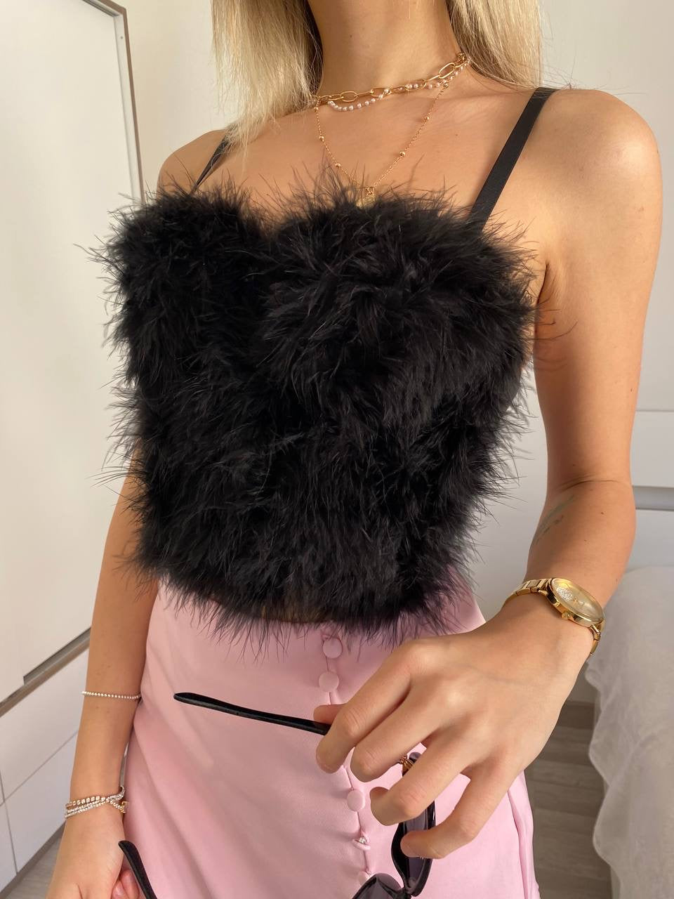 Top nero con piume - R.a. Boutique 