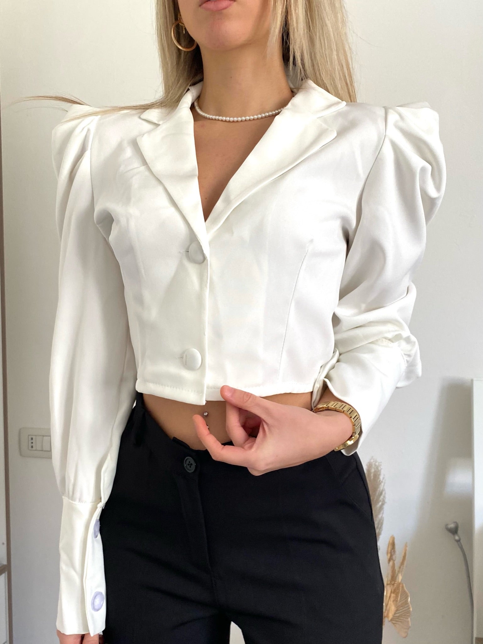 Camicia crop bianca con maniche a palloncino - R.a. Boutique 