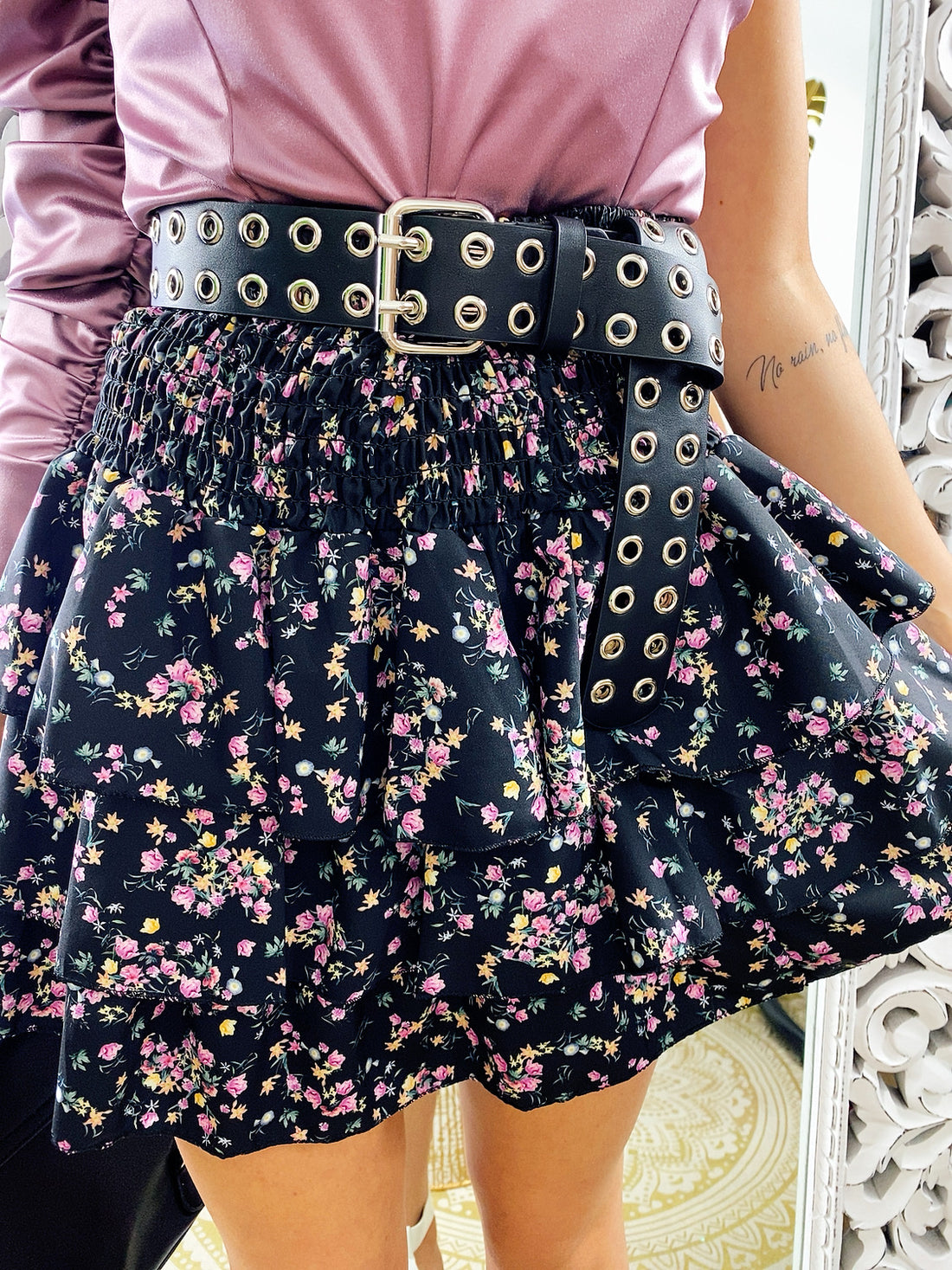 Gonna a balze fiori base nera - R.a. Boutique 