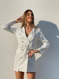 Abito a blazer bianco con bottoni e cintura - R.a. Boutique 