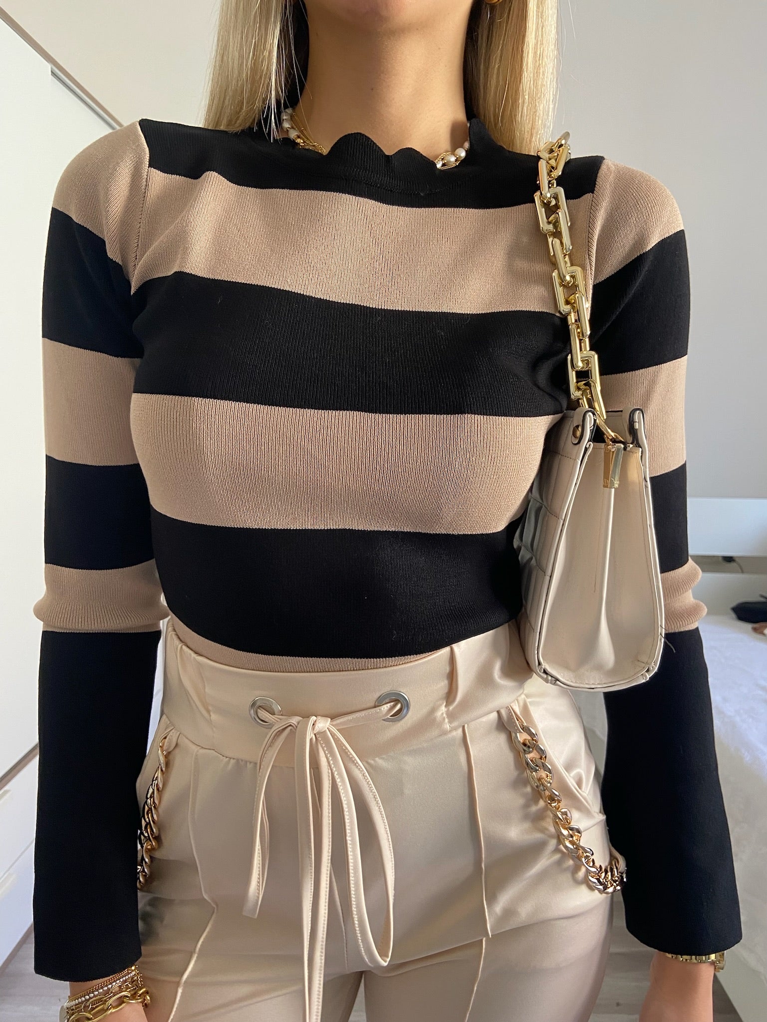 Maglione a righe con spacco nude Nero - R.a. Boutique 
