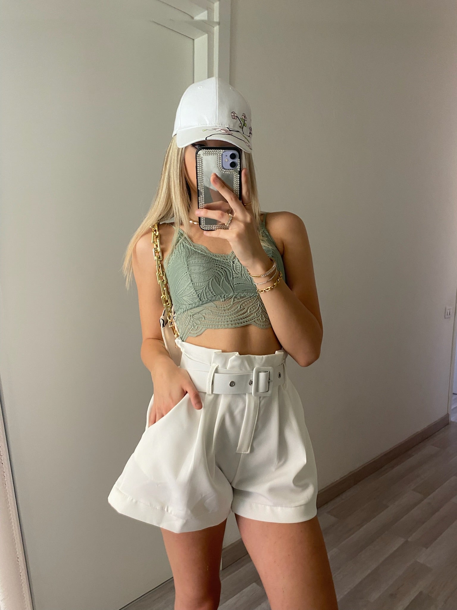 Short bianco con cintura - R.a. Boutique 