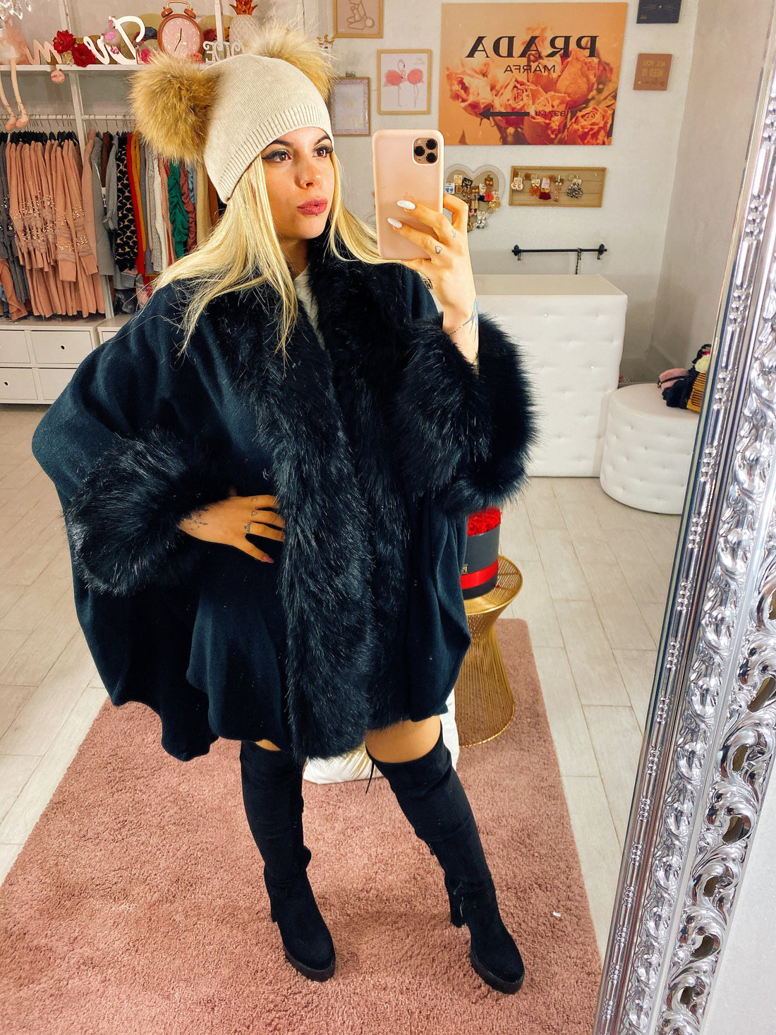 Mantella con pelliccia nera - R.a. Boutique 