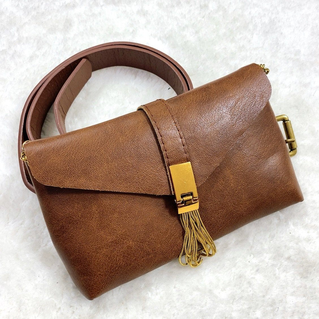 Marsupio marrone con dettaglio oro - R.a. Boutique 