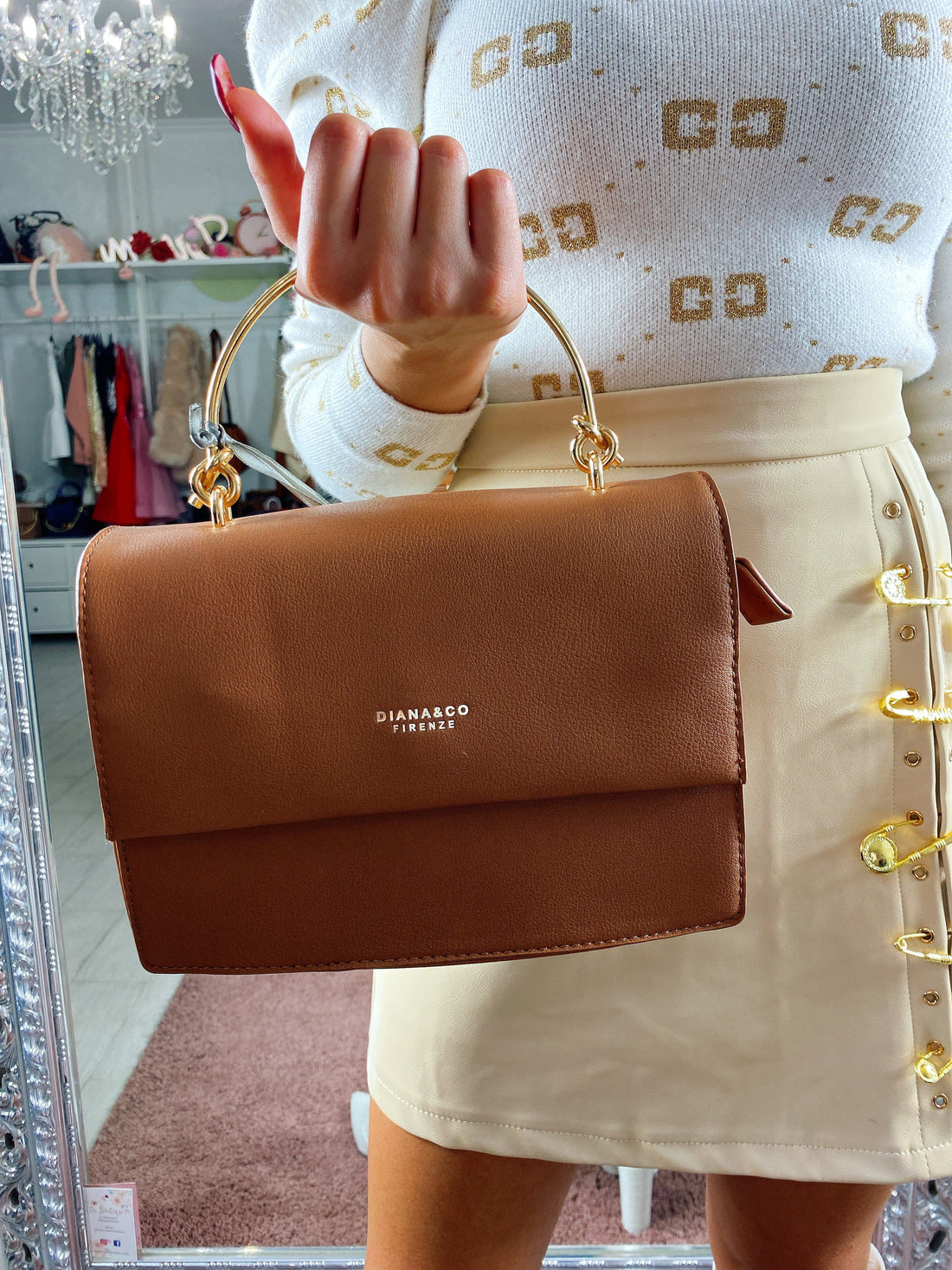 Pochette con dettagli oro - R.a. Boutique 