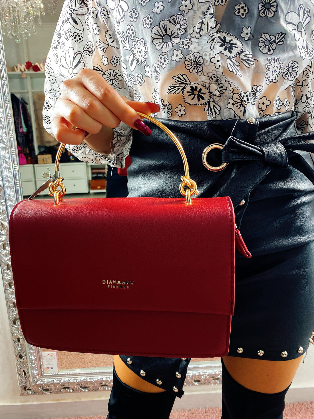 Pochette con dettagli oro - R.a. Boutique 