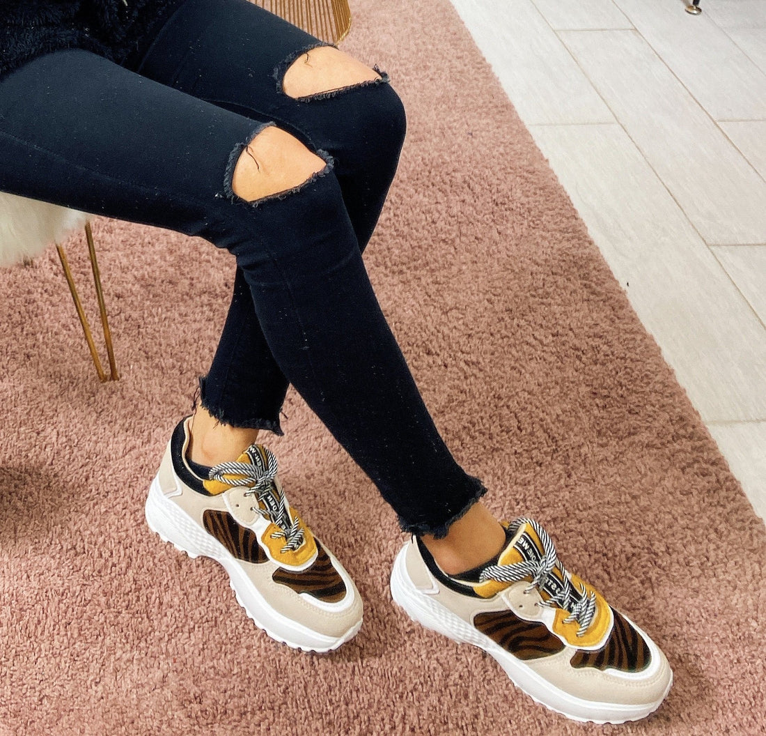 Sneakers con dettaglio marrone - R.a. Boutique 