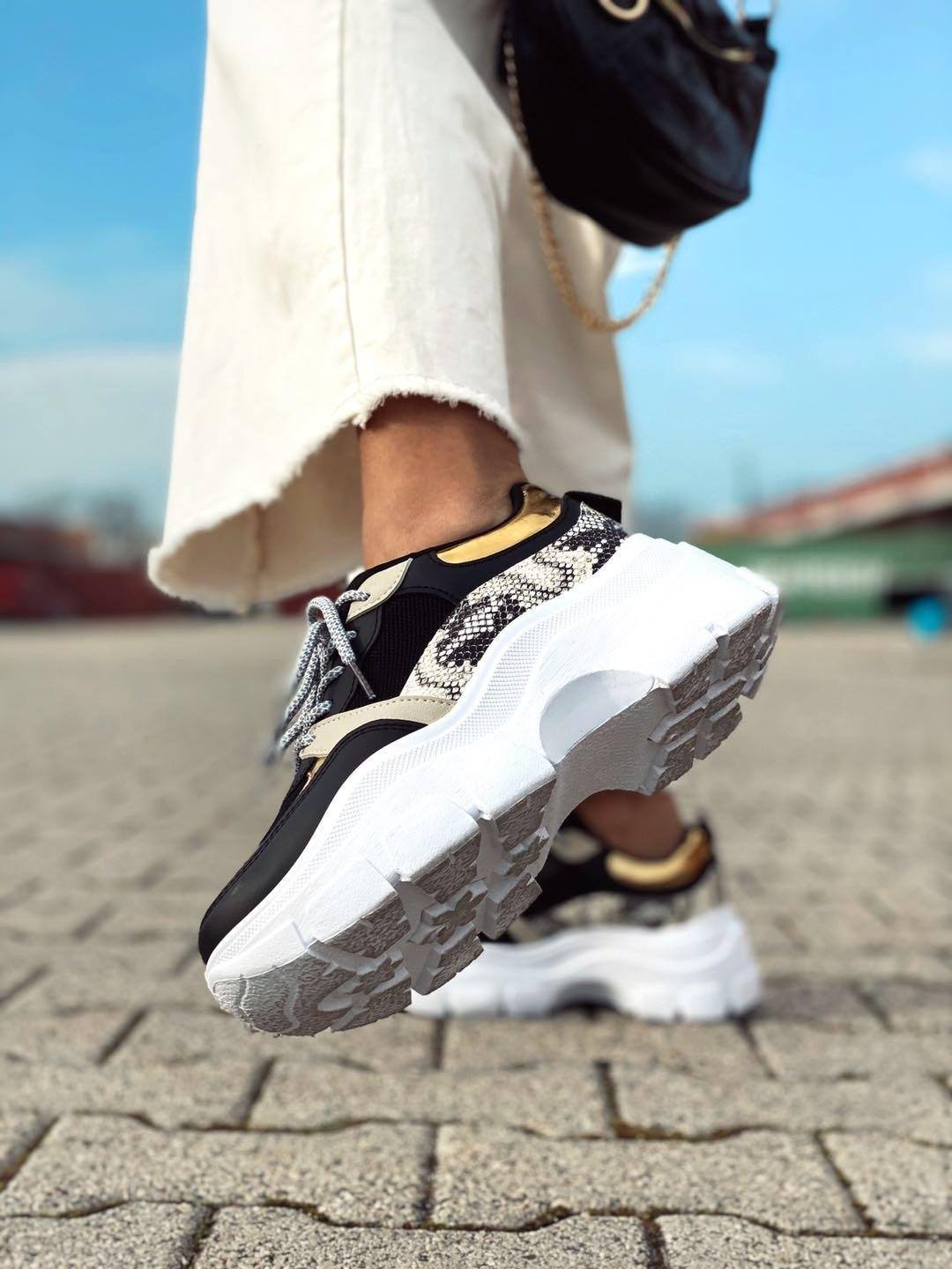 Sneakers pitonata con dettagli oro - R.a. Boutique 